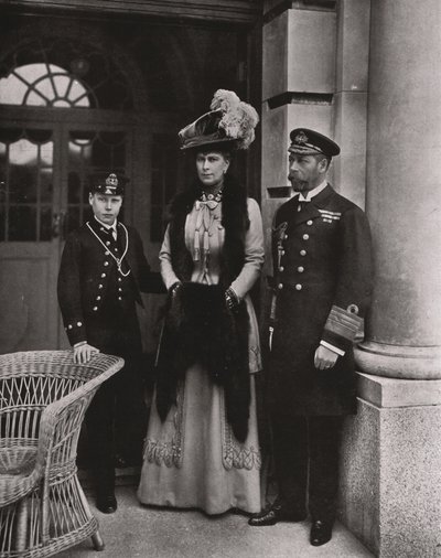 König George und Königin Mary mit ihrem Sohn Prinz Edward, Mai 1910 von Unbekannt