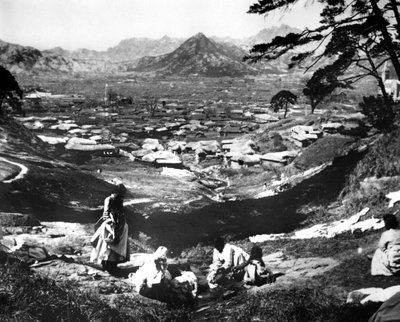 Koreanische Frauen auf einem Hügel, Seoul, Korea, 1900 von Unbekannt