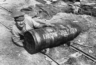 Große Granate auf dem Weg zur Front, Erster Weltkrieg, 1914-1916, um 1920 von Unbekannt