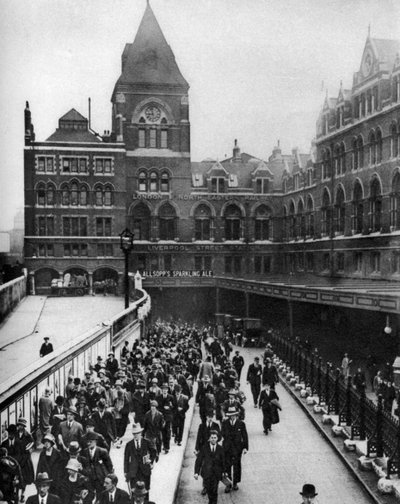 Liverpool Street Station um neun Uhr morgens, London, 1926-1927 von Unbekannt