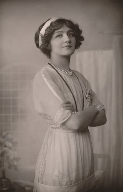 Miss Lily Elsie, 1886-1962, als Alice in der Dollarprinzessin, ca. 1930 von Unbekannt