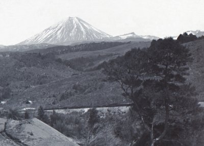 Mount Ngauruhoe, spätes 19. - frühes 20. Jahrhundert von Unbekannt