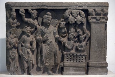 Nationalmuseum von Indien, Delhi. Buddha mit Naga-Kalika. Gandhara, 2. Jahrhundert n. Chr., Stein. Leihgabe des Mayo College Museums, Ajmer. Indien von Unbekannt