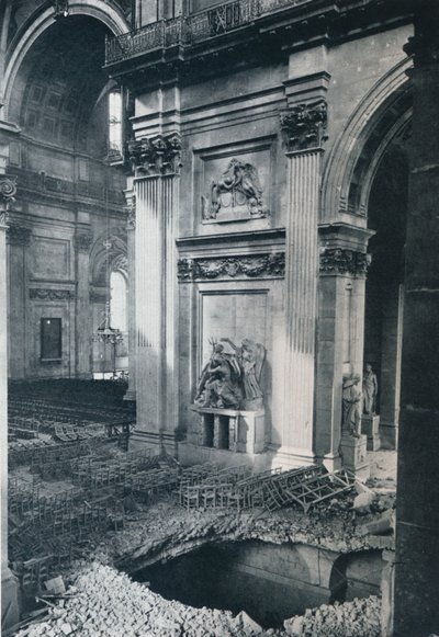 Nordquerhaus der St. Pauls Kathedrale nach dem Bombenangriff, 1941 von Unbekannt