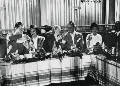 Eröffnung eines Restaurants durch beliebte französische Sänger, Paris, September 1941 von Unbekannt