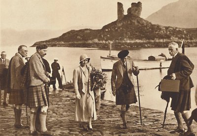 Über das Meer nach Skye - Landung in Skye von der Yacht Golden Hind, 1933 1937 von Unbekannt