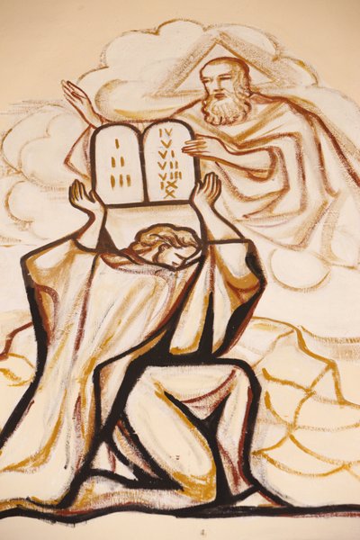 Gemälde in der Kathedrale von Lome: Moses und die Gesetzestafeln, Lome, Togo von Unbekannt