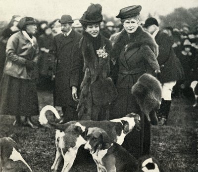 Königin Mary und Königin Alexandra bei einem Treffen der West Norfolk Hunt, 1920 von Unbekannt