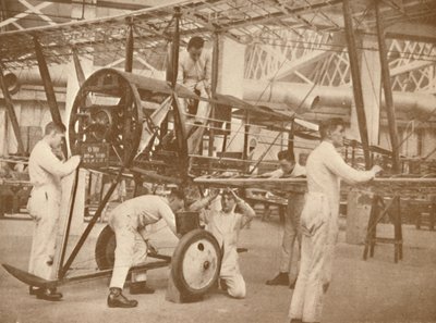 RAF-Lehrlinge beim Rüsten eines Flugzeugs an der Technischen Schule, Halton, Buckinghamshire, 1927 von Unbekannt