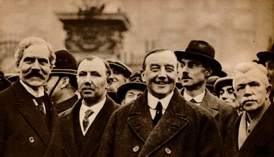 Ramsay Macdonald, erster Labour-Premierminister Großbritanniens, verlässt den Buckingham Palace von Unbekannt