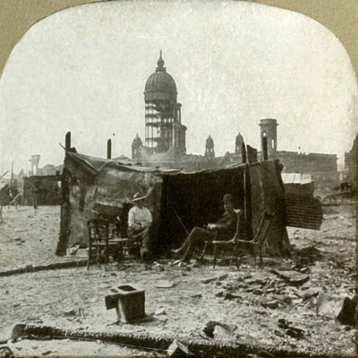 Flüchtlingslager aus Schrottteilen von Wellblech aus den Ruinen, 1906 von Unbekannt