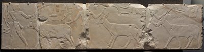 Relief von Männern, die Wüstentiere bringen, ca. 2311-2281 v. Chr. von Unbekannt