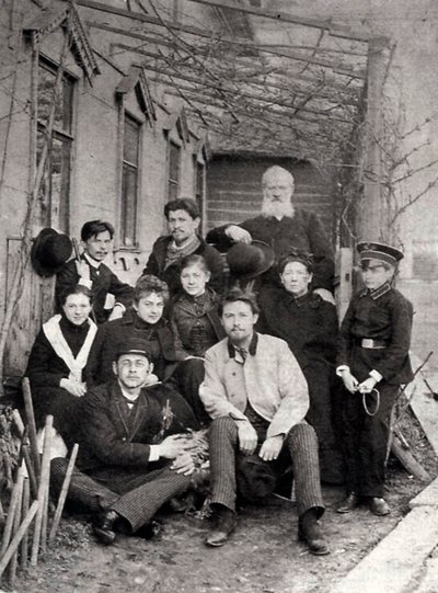 Der russische Autor Anton Tschechow mit Familie und Freunden, 1890 von Unbekannt