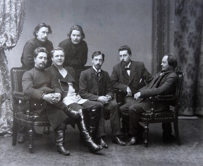 Der russische Autor Maxim Gorki in der Sreda-Mittwochs-Literaturgruppe, 1902 von Unbekannt