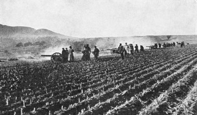 Russische Feldartillerie im Hirsefeld, Russisch-Japanischer Krieg, 1904-5 von Unbekannt