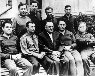 Russischer Raketeningenieur Sergey Korolyov mit Kosmonauten, Krim, UdSSR, um 1960 von Unbekannt