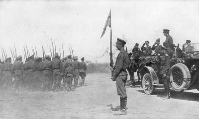 Russische Truppen paradieren vor Alexander Kerensky, Erster Weltkrieg, Juli 1917 von Unbekannt