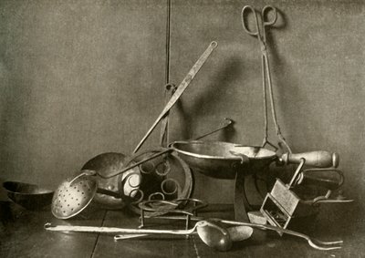 Sadiron, Zangen, Schöpflöffel, Gabel, Dreibeine und Kupferhackschüssel, 18. Jahrhundert von Unbekannt