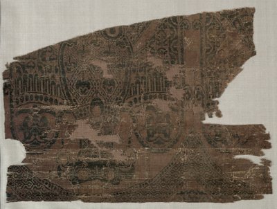 Samitfragmente mit Doppeladlern, aus dem Grab von Sankt Bernhard Calvo, 1200-1243 von Unbekannt