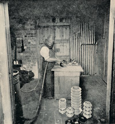 Sandstrahlen von Zahnrädern, ca. 1917 von Unbekannt