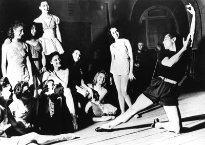 Serge Lifar und das Pariser Opernballett, Paris, 1940-1944 von Unbekannt