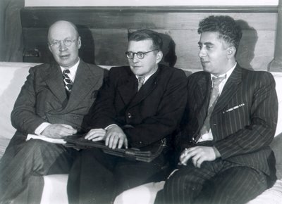 Sergei Prokofjew, Dmitri Schostakowitsch und Aram Chatschaturjan, russische Komponisten, 1945 von Unbekannt