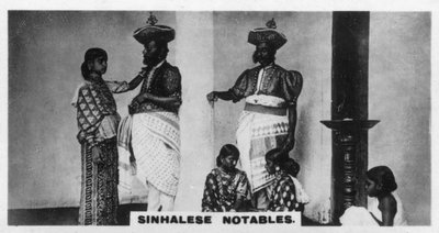 Singhalesische Würdenträger, Ceylon, ca. 1925 von Unbekannt