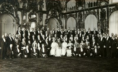 Sitzung des Komitees der Großfürstin Tatjana Nikolajewna von Russland, frühes 20. Jahrhundert von Unbekannt