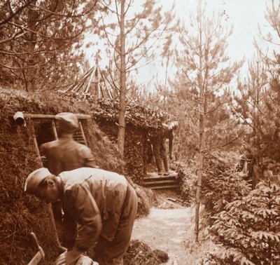 Soldaten in erdüberdeckten Unterständen, Genicourt, Nordfrankreich, um 1914-1918 von Unbekannt