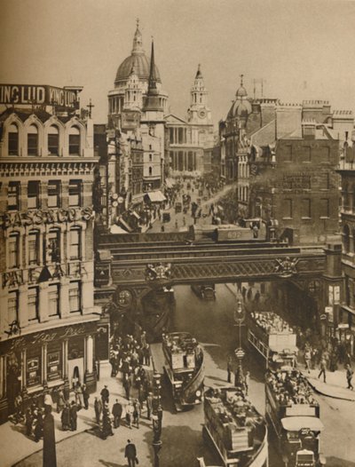Turm von St. Martins Ludgate Silhouettiert gegen die Masse von St. Pauls, ca. 1935 von Unbekannt