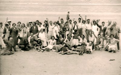 Sporttag für die Gloucester Hotel Party am La Publente Strand, Jersey, 1938 von Unbekannt
