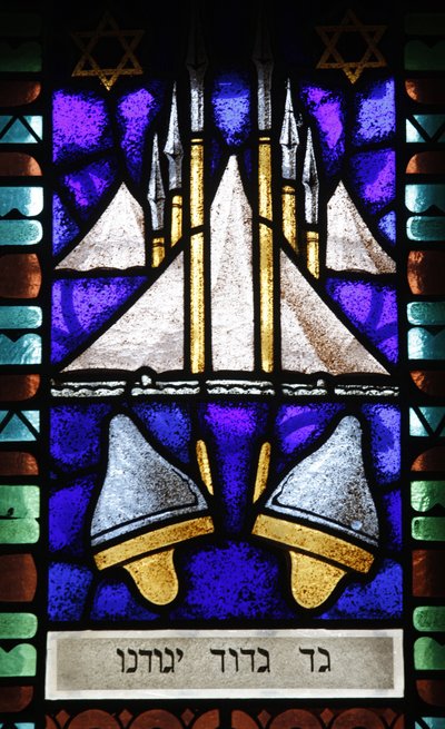 Buntglas: Symbol des Stammes Gad, Budapest, Ungarn von Unbekannt