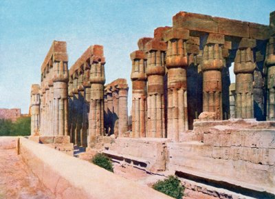 Die Kolonnade von Amenhotep III, Tempel von Luxor, Ägypten, 20. Jahrhundert von Unbekannt