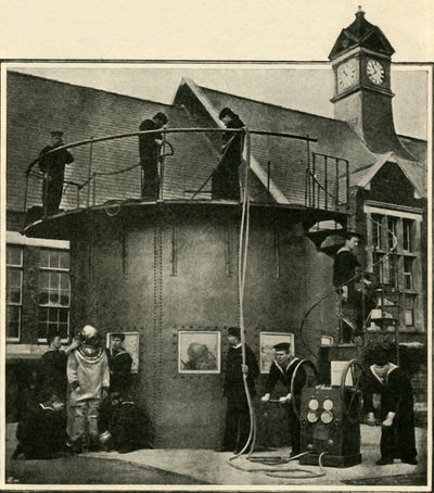 Der Tauchertank in Portsmouth, wo Taucher ausgebildet werden, 1901 von Unbekannt