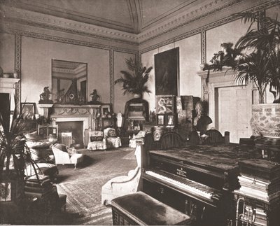 Das Wohnzimmer in der White Lodge, Richmond Park, 1894 von Unbekannt