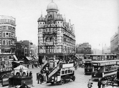 The Elephant and Castle, London, 1926-1927 von Unbekannt