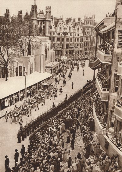 Die Staatskutsche verlässt die Westminster Abbey nach der Krönung von König George VI, 1937 von Unbekannt