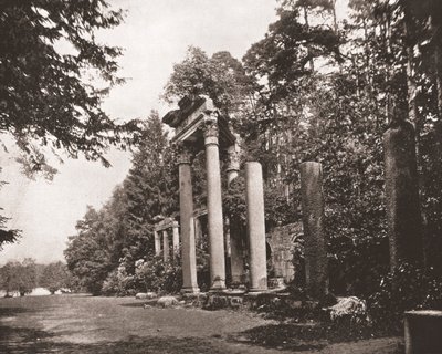 Der Tempel des Augustus in Virginia Water, Surrey, 1894 von Unbekannt