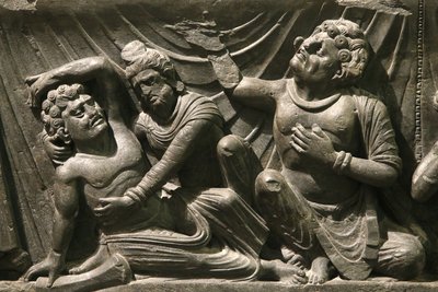 Das Victoria and Albert Museum. Teil eines Reliefs vom Tod Buddhas (Parinirvana). 200-400. Kushan-Periode. Schiefer. Gandhara/Nordwestpakistan. Vereinigtes Königreich von Unbekannt