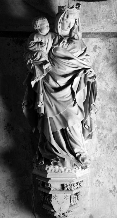 Die Jungfrau und das Kind Skulptur zugeschrieben an Juan de Huerta. 15. Jahrhundert Kirche des Kollegiatstifts Johannes der Täufer von Rover in der Ebene (Goldküste) von Unbekannt