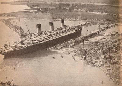 Der White Star Liner Majestic fährt in das größte Trockendock der Welt in Southampton ein, ca. 1934, 19 von Unbekannt