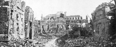 Die zerstörte Stadt und der Kirchturm von Albert, Somme, Frankreich, 22. August 1918 von Unbekannt