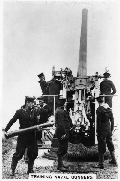 Ausbildung von Marinekanonieren, Whale Island, Portsmouth, Hampshire, 1937 von Unbekannt