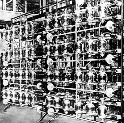 Übertragungsventile an der Marconi-Station in Carnarvon, Gwynedd, 1926 von Unbekannt