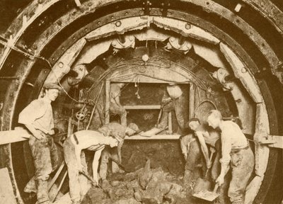 Röhrentunnel-Ausgrabung mittels Greathead-Bohrschild, um 1930 von Unbekannt