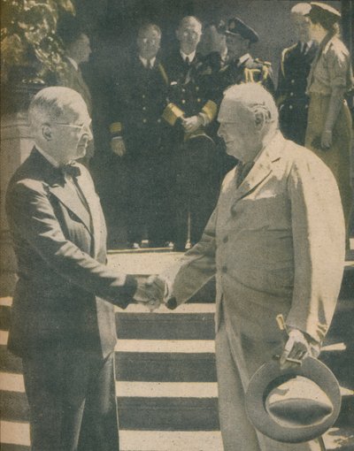 Herzlicher Händedruck zwischen Premier und Präsident, 1945 von Unbekannt