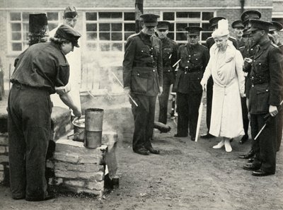 Beobachtung von A.T.S.-Mädchen bei der Arbeit... Armeeschule für Kochkunst in Aldershot, um 1941, 1951 von Unbekannt