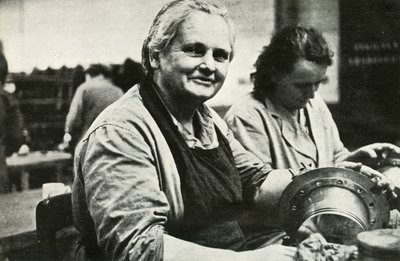 Frauen in der Flugzeugwartung und -reparatur, Südwales, Zweiter Weltkrieg, ca. 1939-1944 von Unbekannt