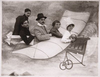 Kunst. Fotografie. Menschen in einem Flugzeug. Foto auf einer Messe, Ungarn von Unbekannter Künstler