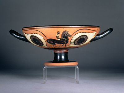 Attische schwarzfigurige Augenschale, mit zusätzlicher roter und weißer Dekoration, die ein Pferd und einen Reiter darstellt, 480-450 v. Chr. von Unbekannt